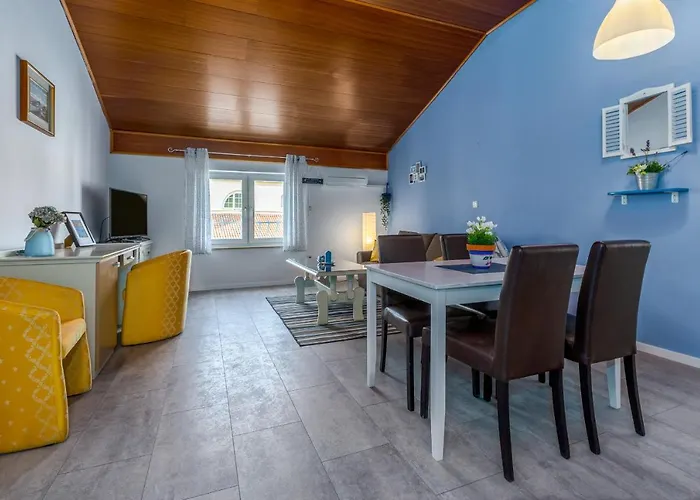 Nina Deluxe Superior 5 Star Apartment, Your Piece Of Heaven By The Sea & Park
