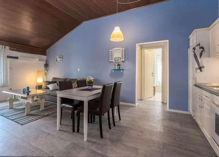 Nina Deluxe Superior 5 Star Apartment, Your Piece Of Heaven By The Sea & Park