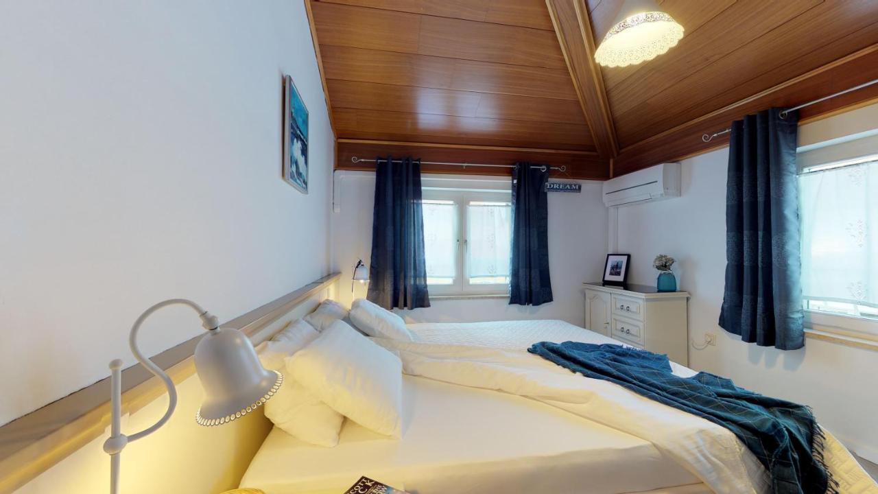 Nina Deluxe Superior 5 Star Apartment, Your Piece Of Heaven By The Sea & Park Apartment *