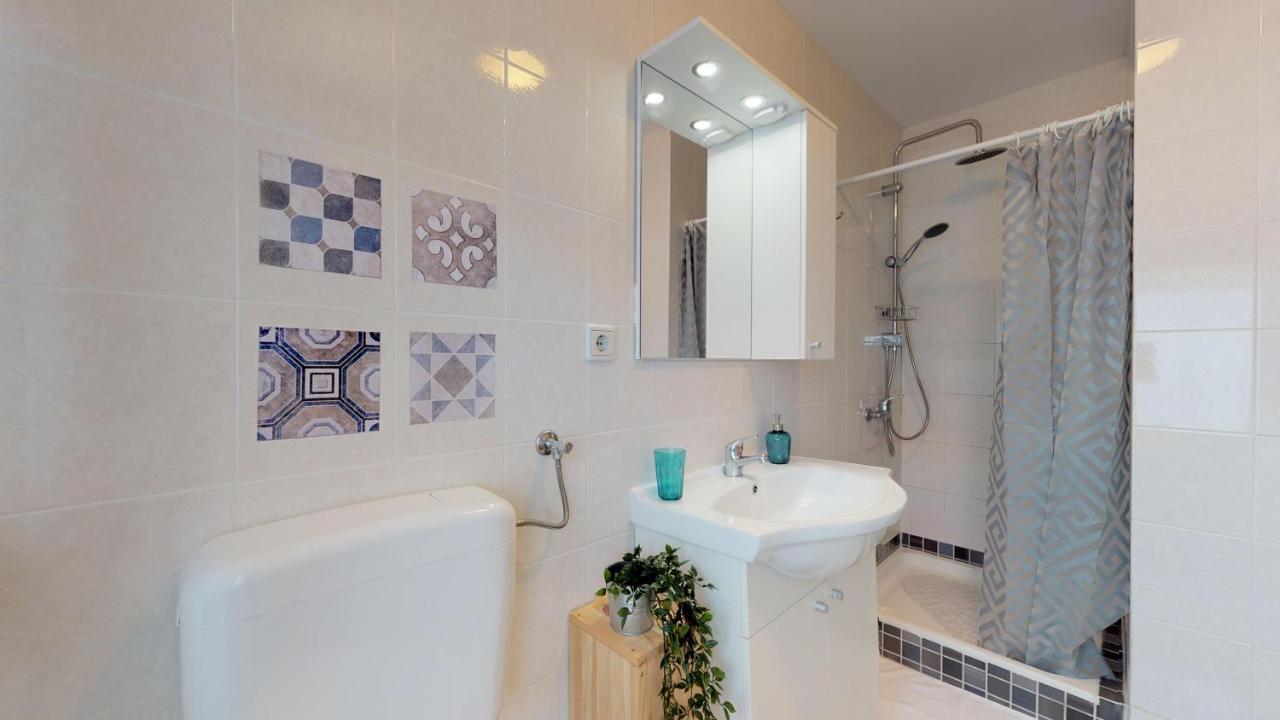 Nina Deluxe Superior 5 Star Apartment, Your Piece Of Heaven By The Sea & Park