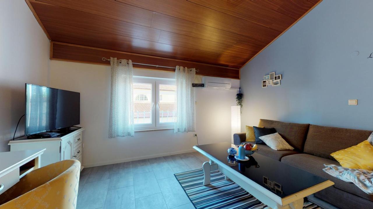 Nina Deluxe Superior 5 Star Apartment, Your Piece Of Heaven By The Sea & Park Apartment