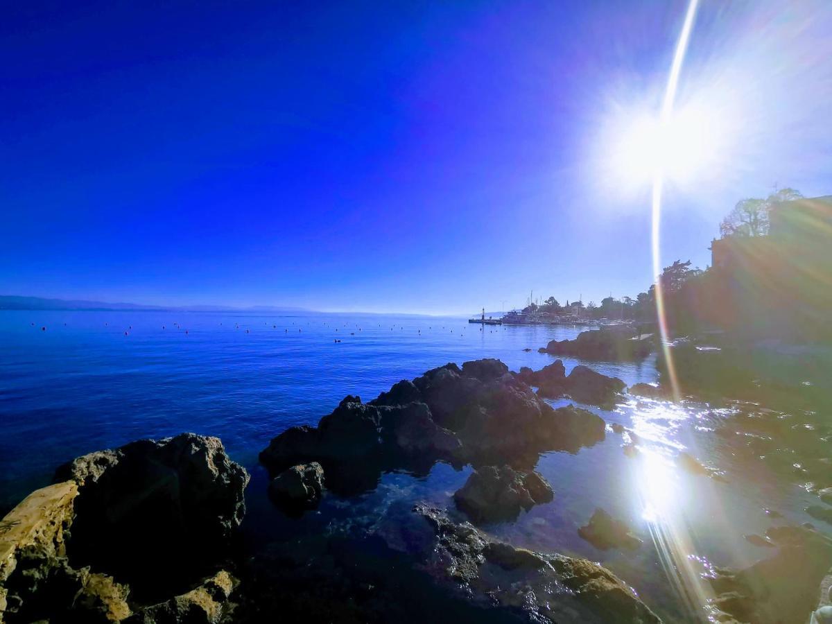 Nina Deluxe Superior 5 Star Apartment, Your Piece Of Heaven By The Sea & Park