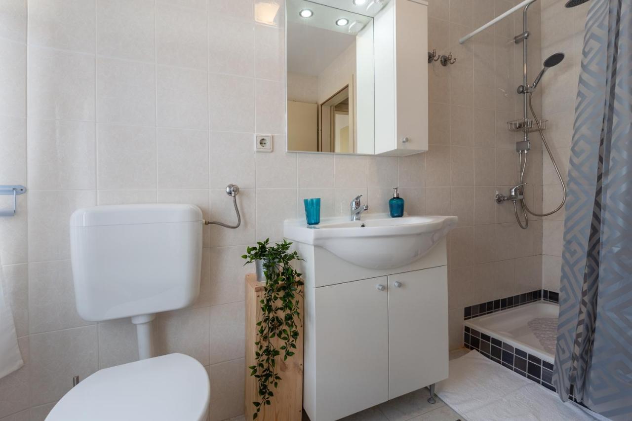 Nina Deluxe Superior 5 Star Apartment, Your Piece Of Heaven By The Sea & Park *